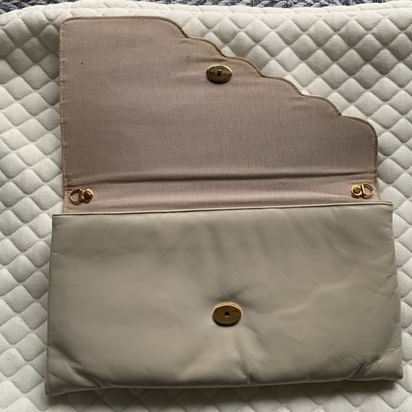 VINTAGE CREAM LEATHER CLUTCH /MAGNETIC CLOSURE / INSIDE POCKET - Picture 8 of 11